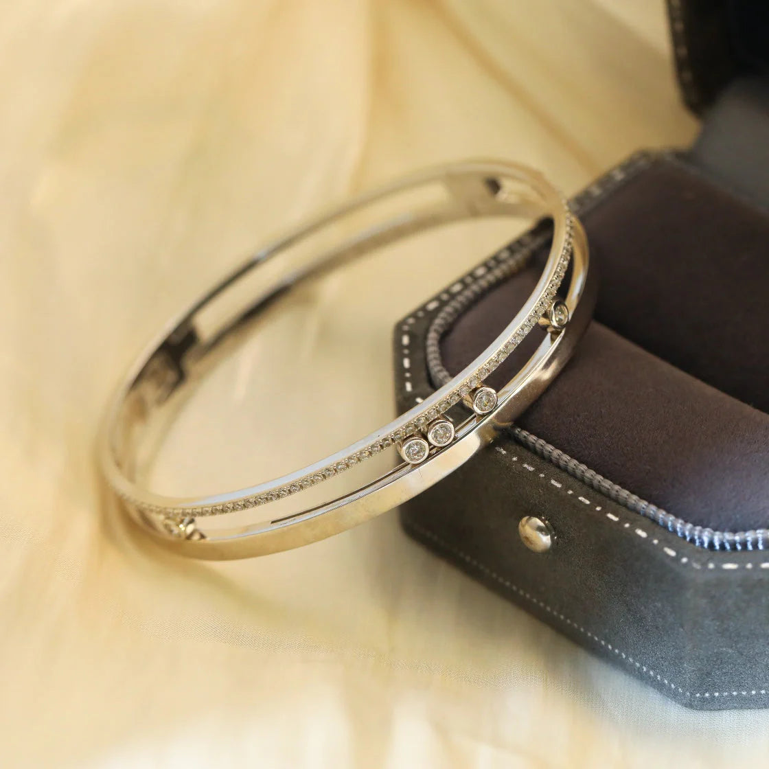 [AURORA]Move Romane Diamond Bangle Bracelet