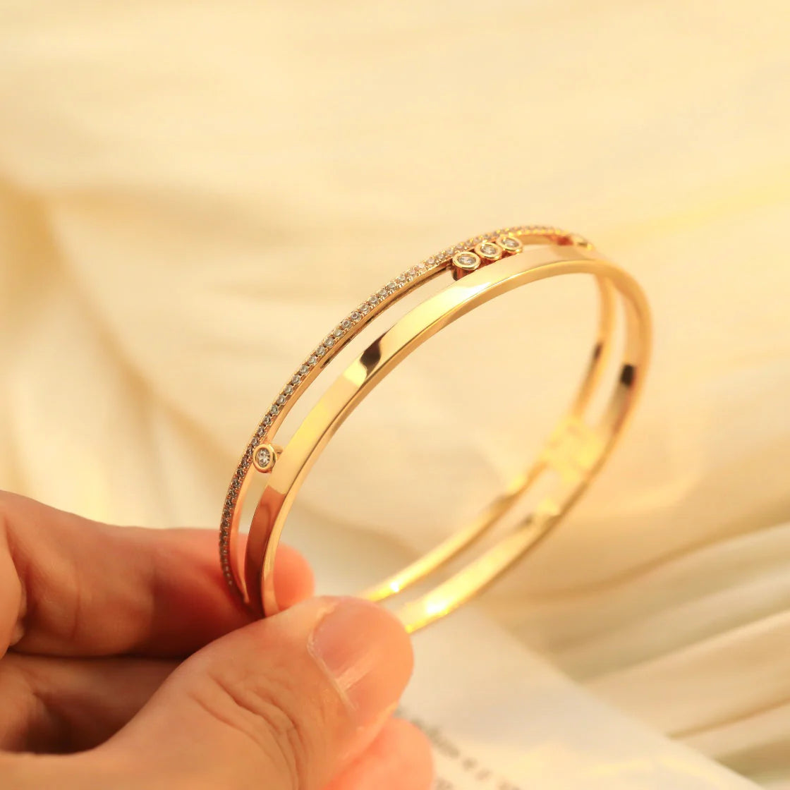 [AURORA]Move Romane Diamond Bangle Bracelet