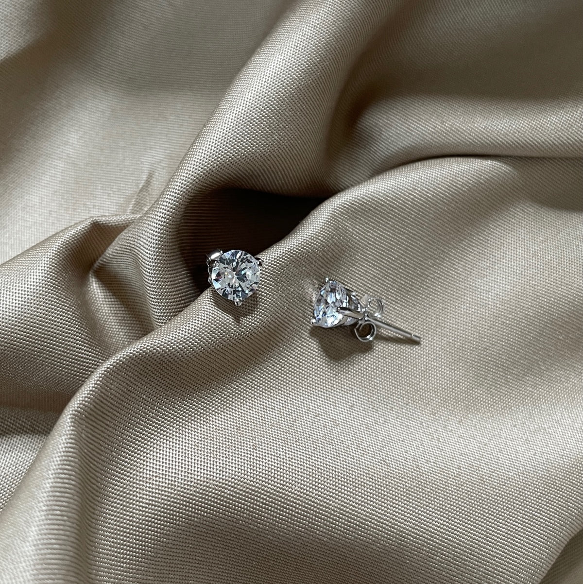 [AURORA]Dainty Round Shape Earrings