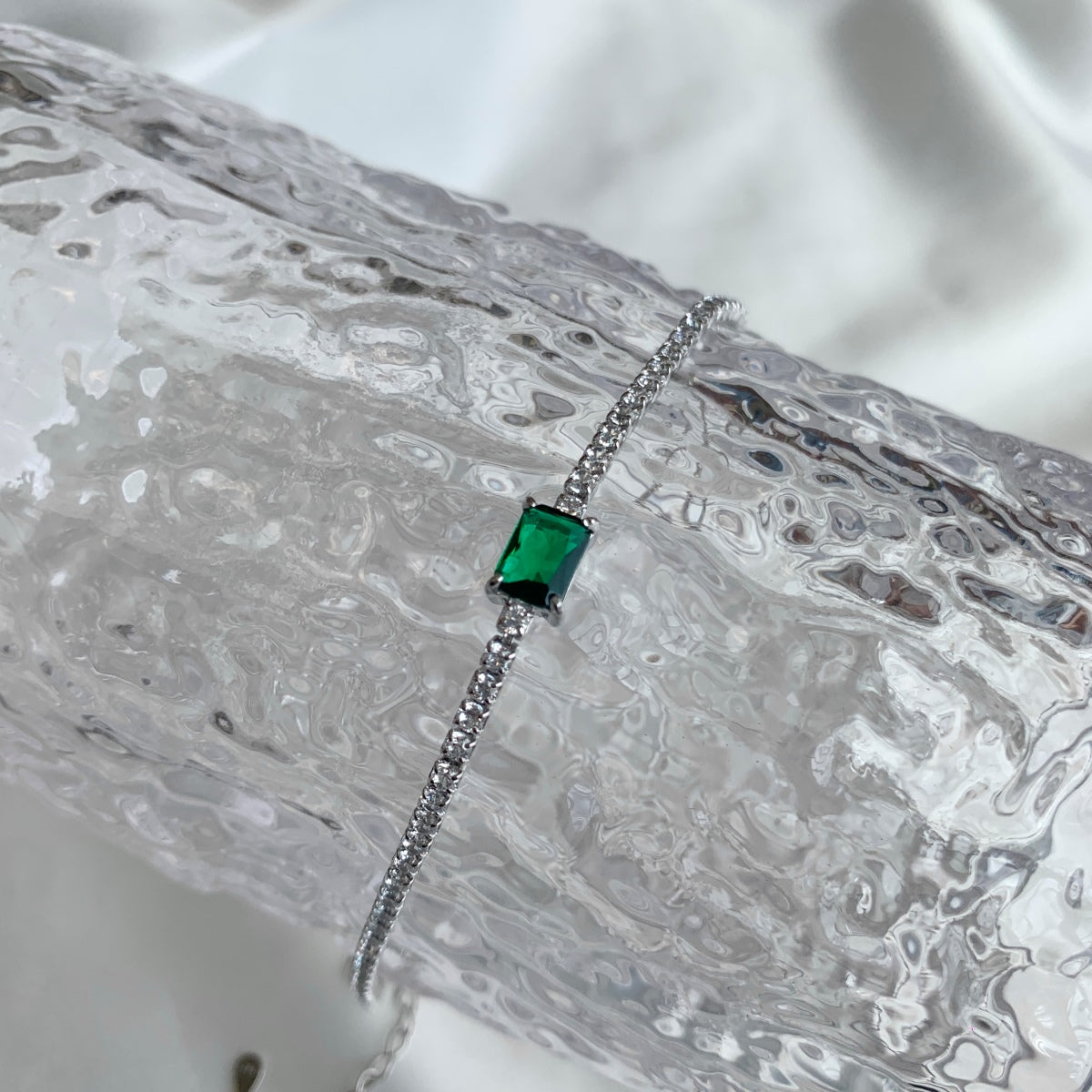 [AURORA]1.0 Carat Unique Emerald Cut Banquet Bracelet