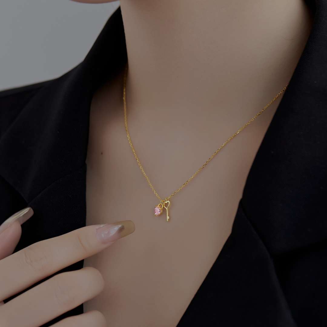 [AURORA]Unique Heart Shape Key Pendent Necklace