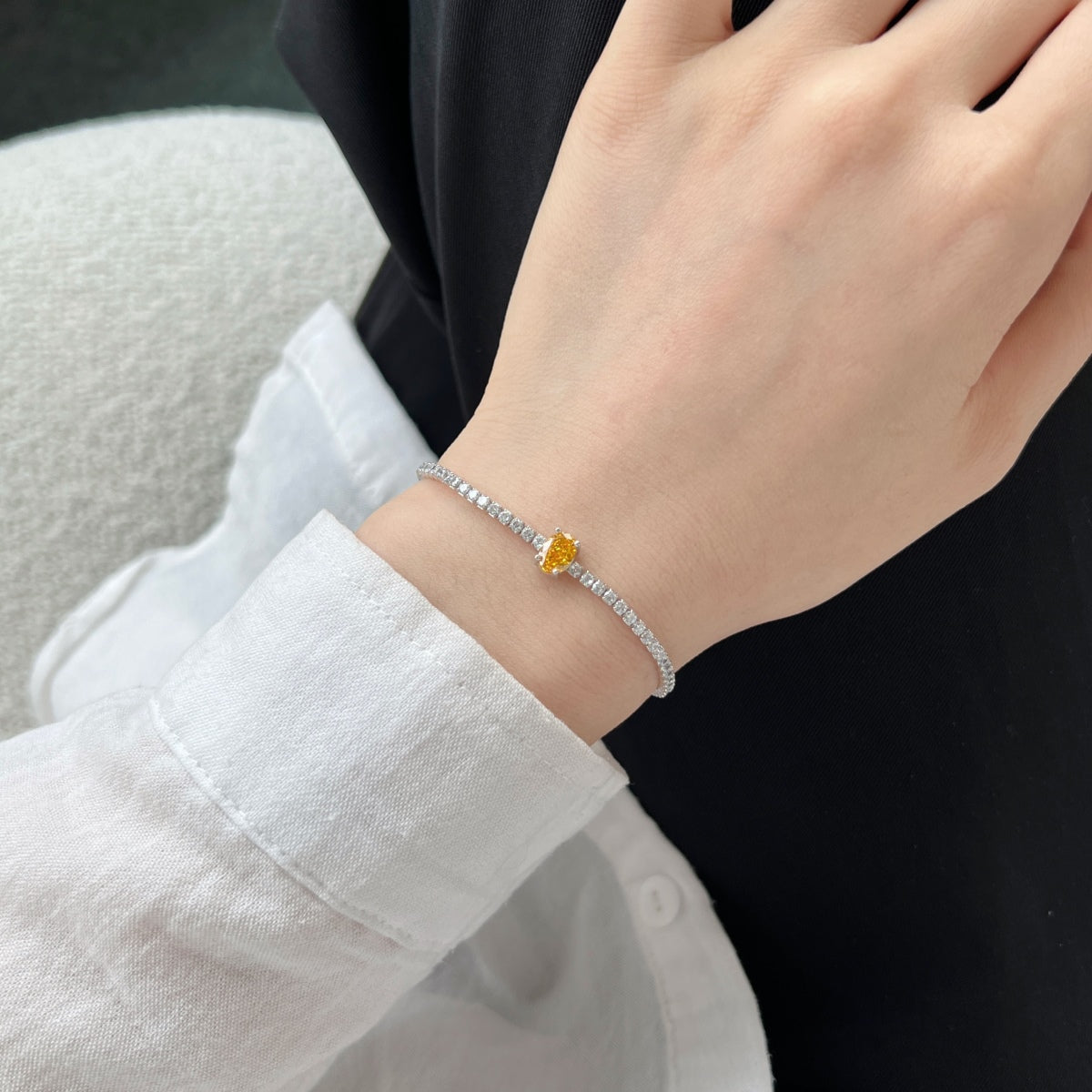 [AURORA]0.75 Carat Exquisite Oval Cut Daily Bracelet