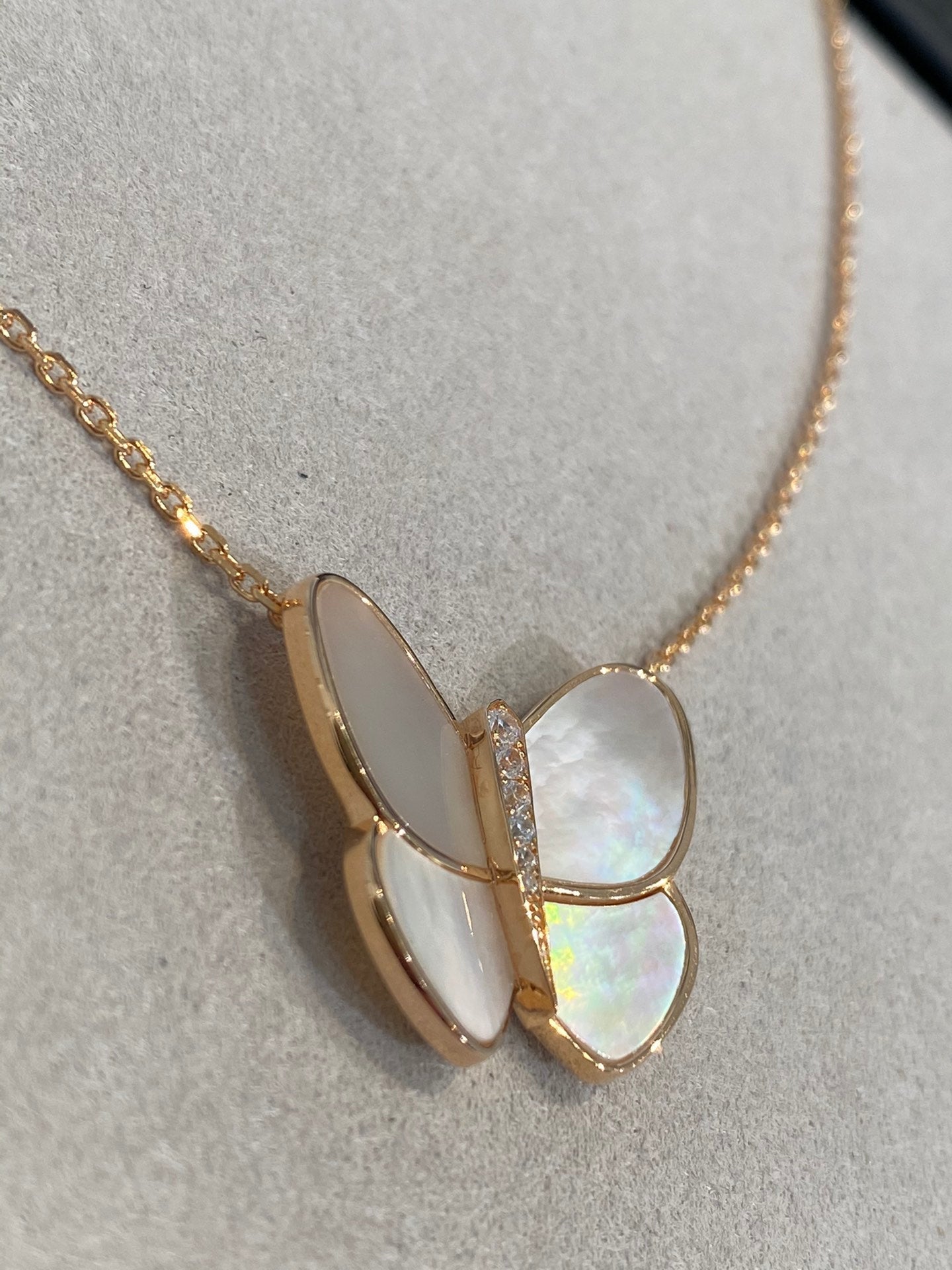 [basloveJW] SCHMETTERLINGS-HALSKETTE AUS GOLD MIT DIAMANTEN
