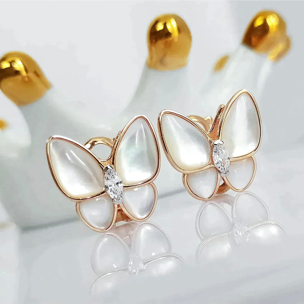 [AURORA]BUTTERFLY MOP DIAMOND EARRINGS