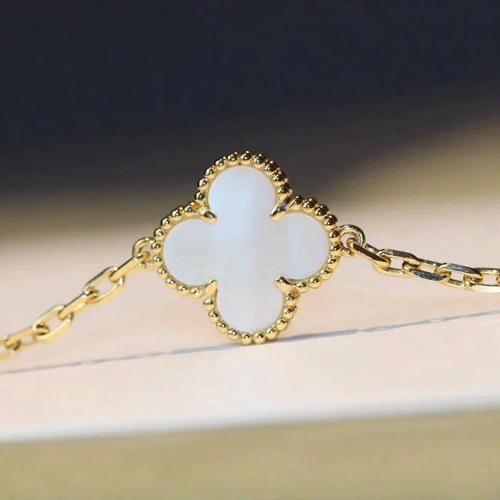 [AURORA]CLOVER 20 MOTIFS WHITE MOP NECKLACE