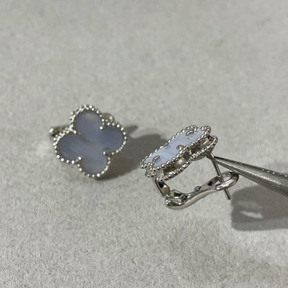 [basloveJW]Ohrstecker aus Silber mit Kleeblatt-Chalzedon