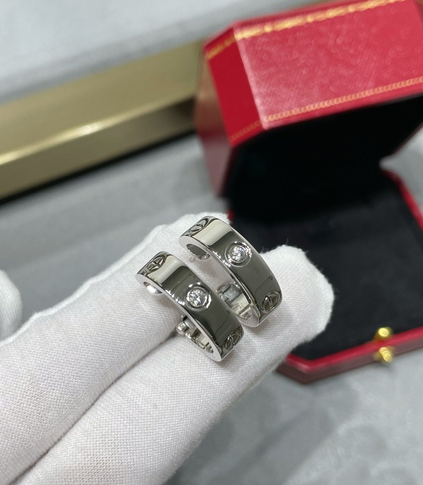 [AURORA]LOVE 5,5MM 1 DIAMANT OHRRINGE