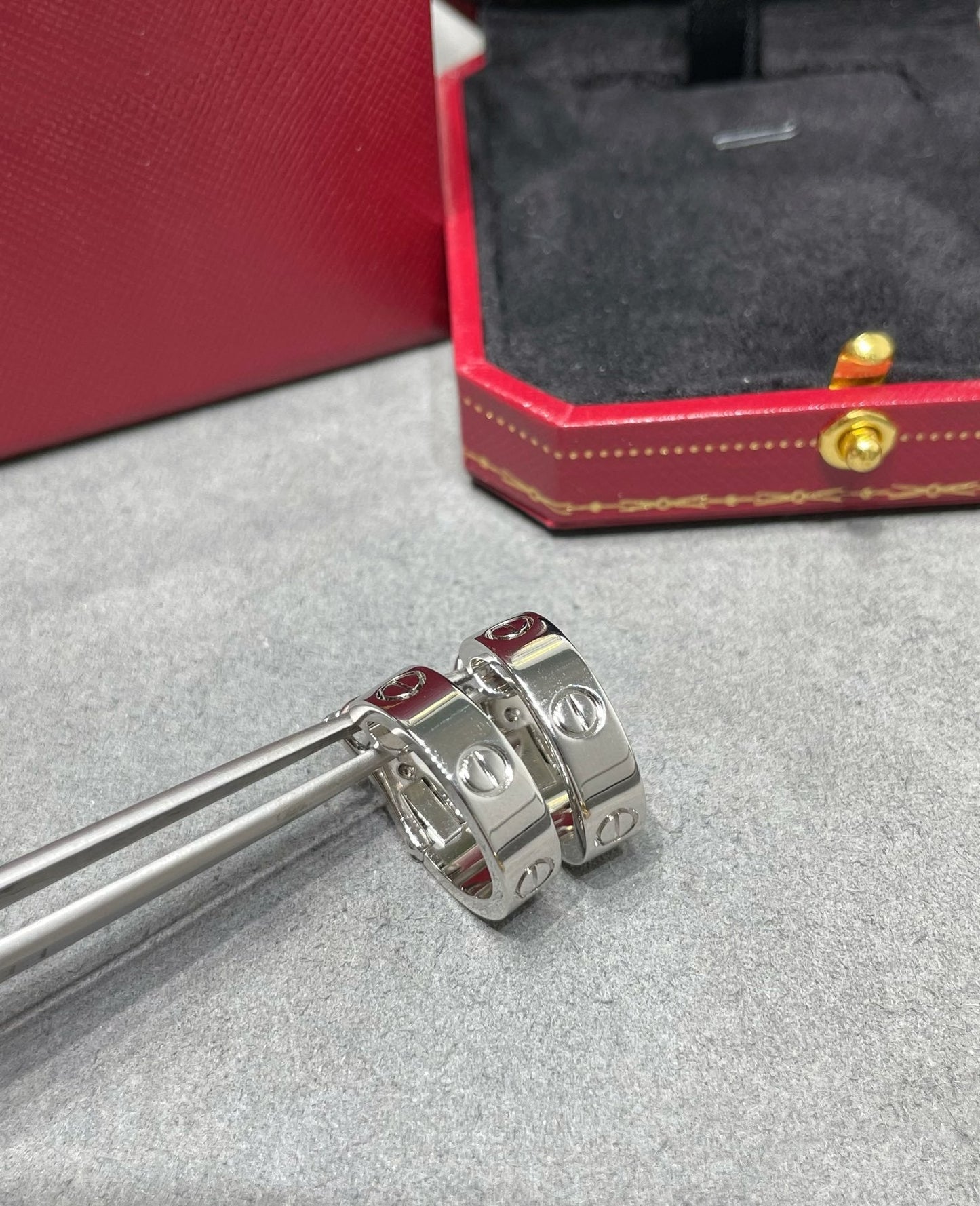 [オーロラ]ラブ 5.5mm イヤリング