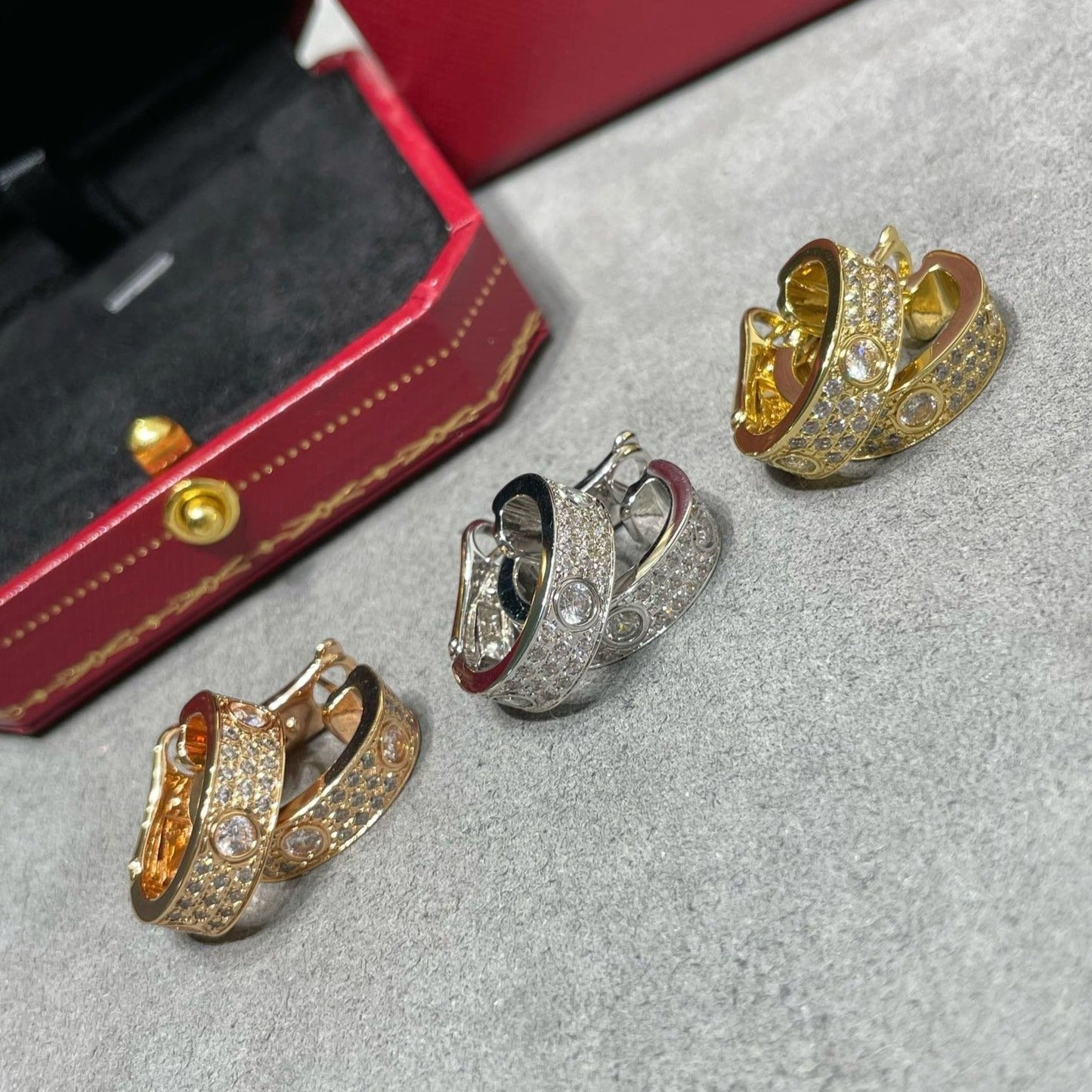 [AURORA]LOVE 5.5mm ダイヤモンドパヴェイヤリング