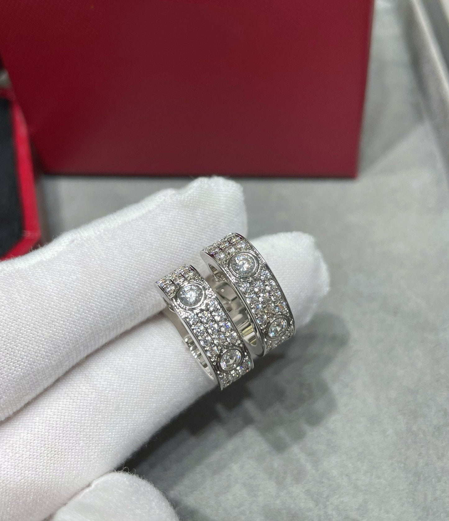 [AURORA]LOVE 5.5mm ダイヤモンドパヴェイヤリング