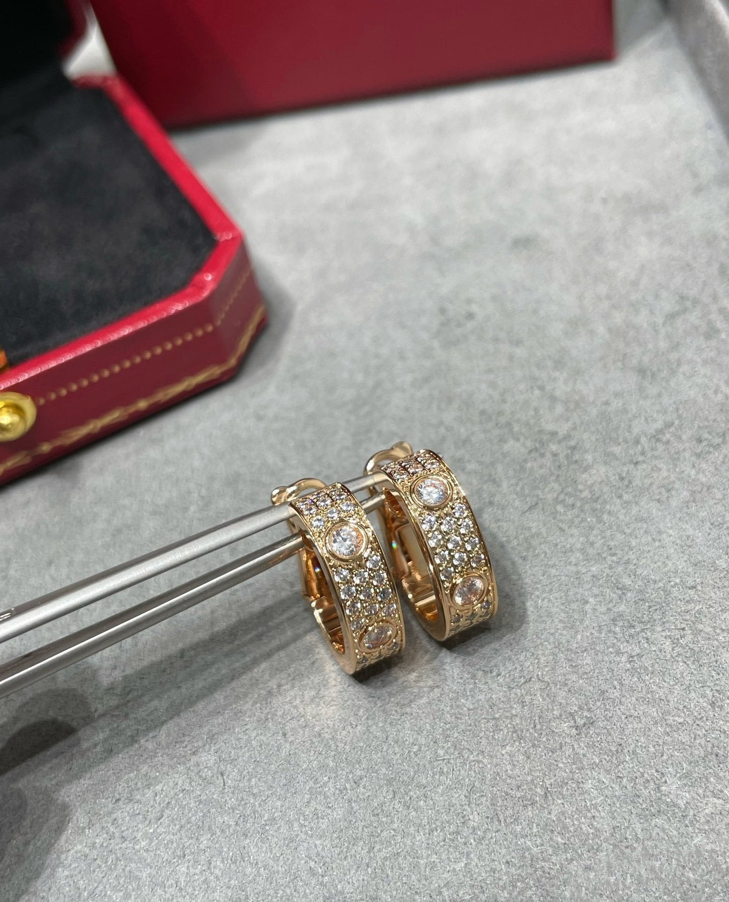 [AURORA]LOVE 5.5mm ダイヤモンドパヴェイヤリング