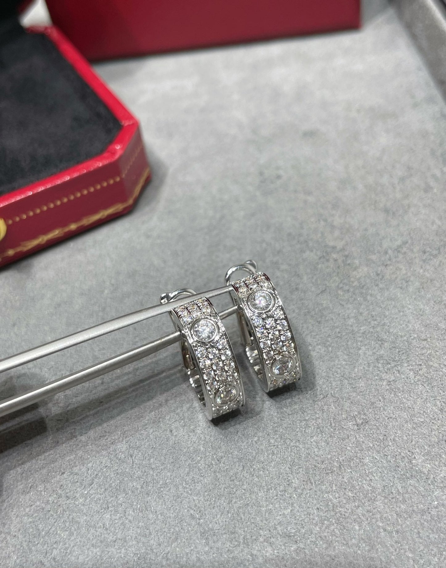 [AURORA]LOVE 5.5mm ダイヤモンドパヴェイヤリング