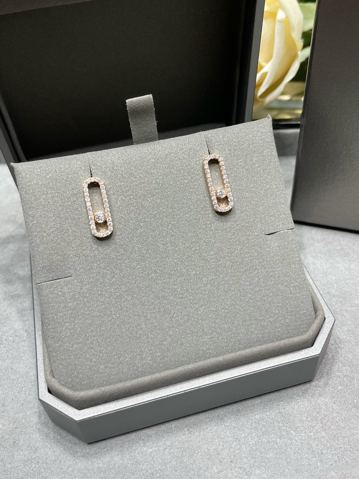[AURORA]MOVE UNO STUD DIAMOND PAVED EARRINGS