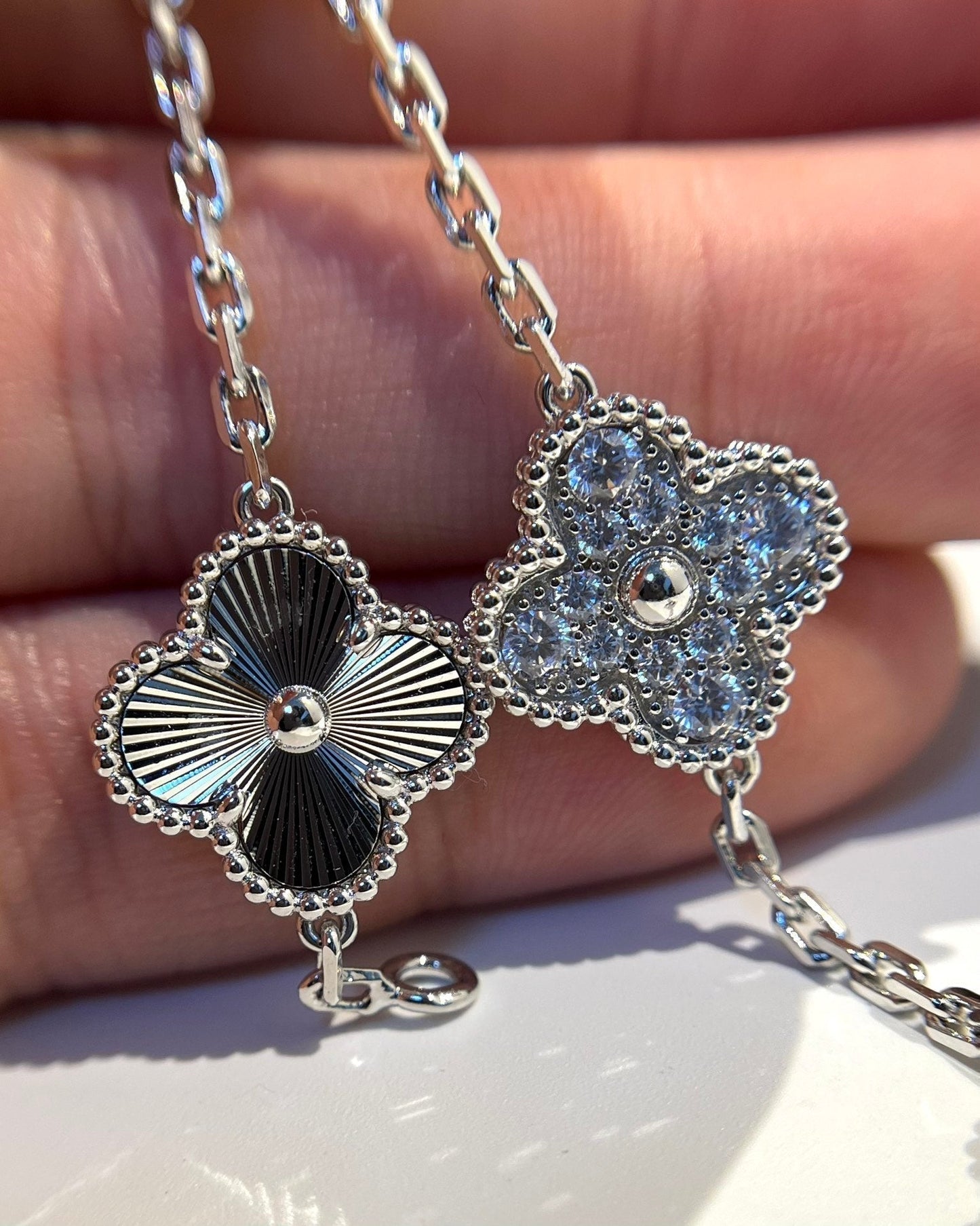 [AURORA] CLOVER 5 MOTIF LASER BRACELET COLLECTION