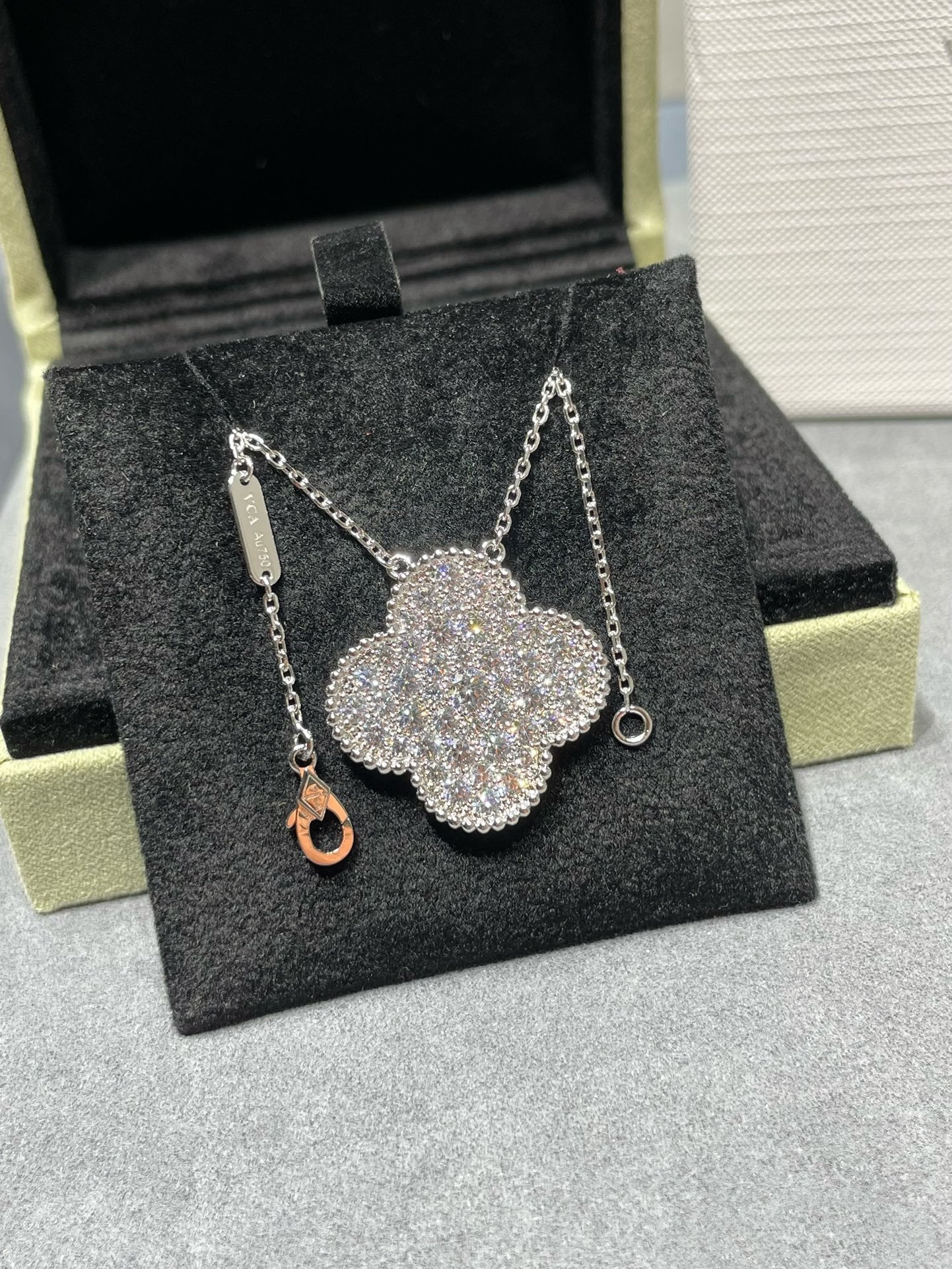 [basloveJW]クローバー 25mm ラージペンダント ダイヤモンドパヴェ シルバーネックレス