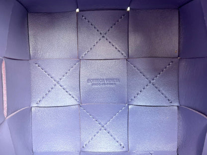 SMALL CASSETTE BUCKET 18 IN ULTRA VIOLET CALFSKIN