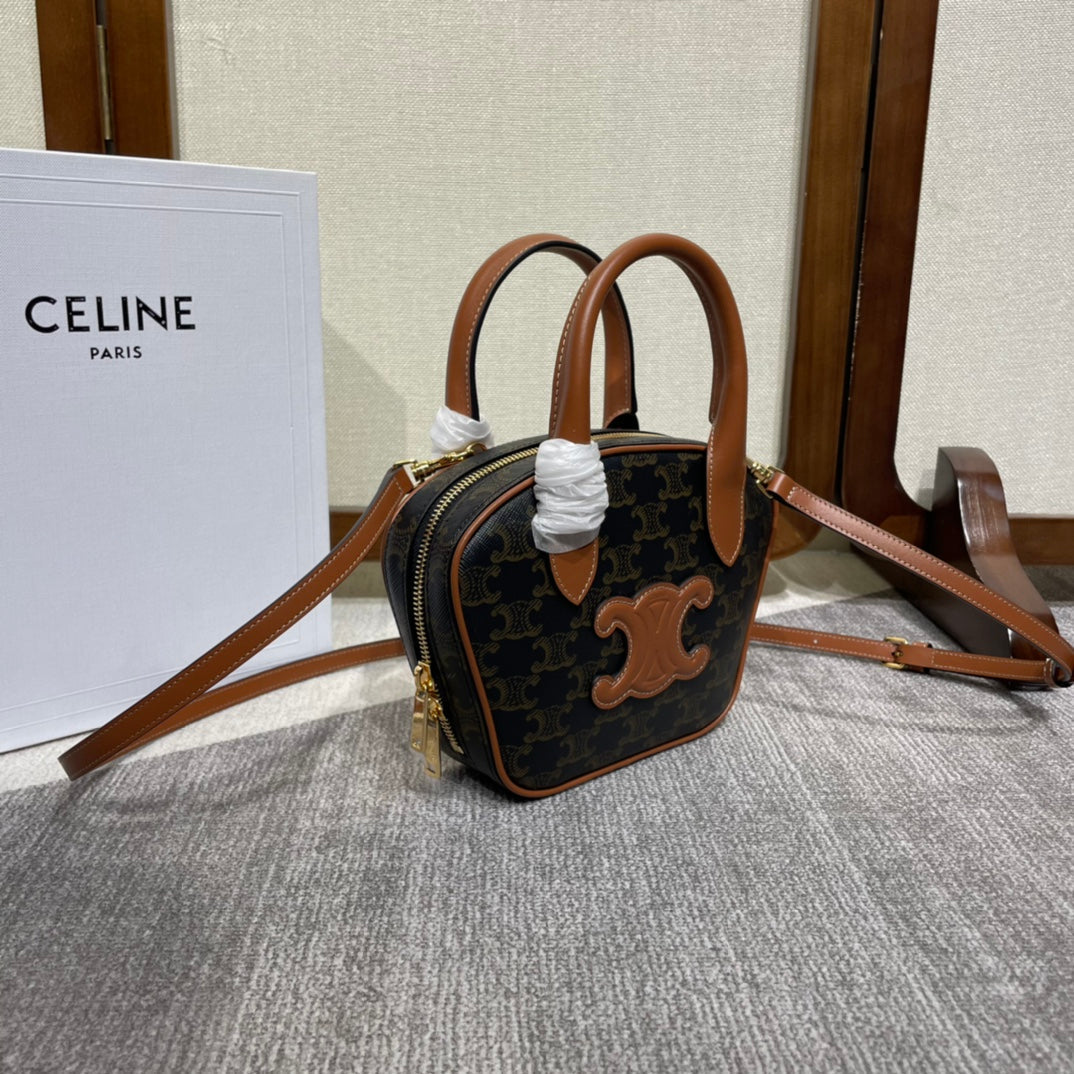 TOP HANDLE BAG 20 IN BLACK TRIOMPHE CANVAS AND BROWN CALFSKIN