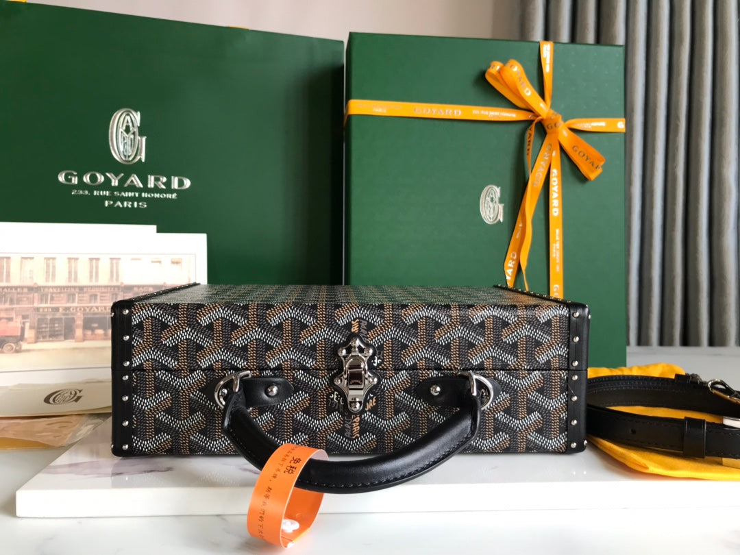 GRAND HÔTEL TRUNK BAG 24 IN BLACK GOYARDINE CANVAS AND CALFSKIN