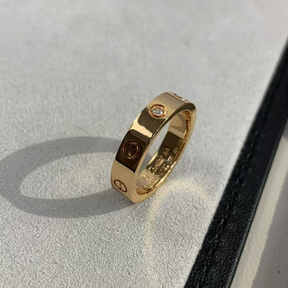 [AURORA] LIEBESRING 4MM 1 DIAMANT ROTGOLD