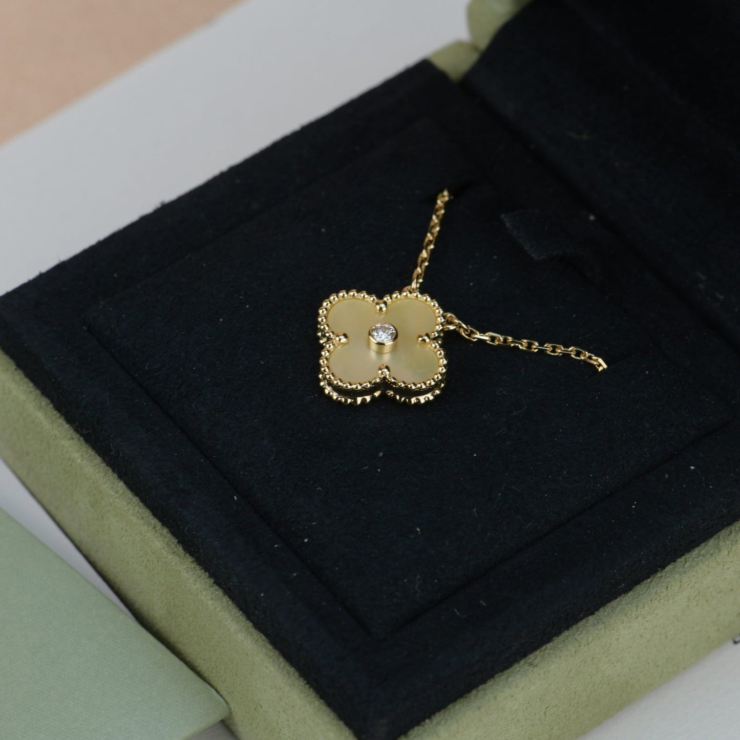 [AURORA]CLOVER 15MM DIAMOND GOLD MOTHER OF PEARL NECKLACE