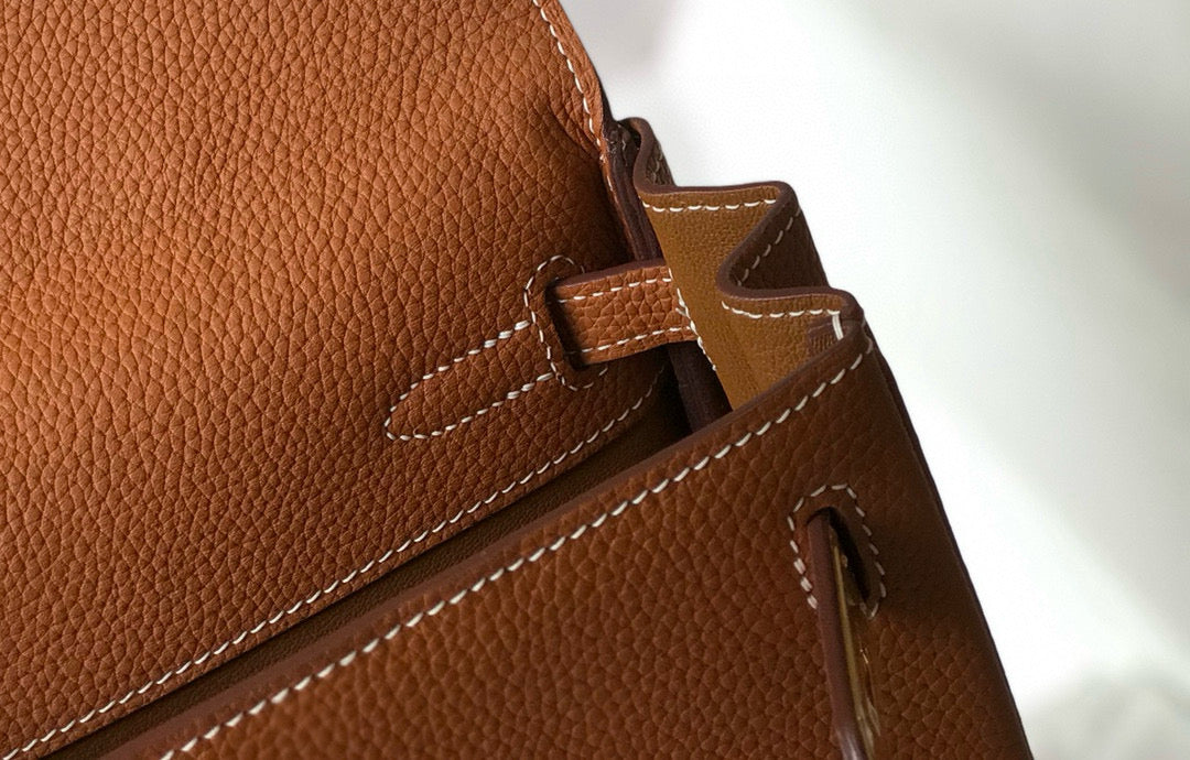 KELLY ADO 22 TOGO BACKPACK IN BROWN CALFSKIN GOLD HARDWARE