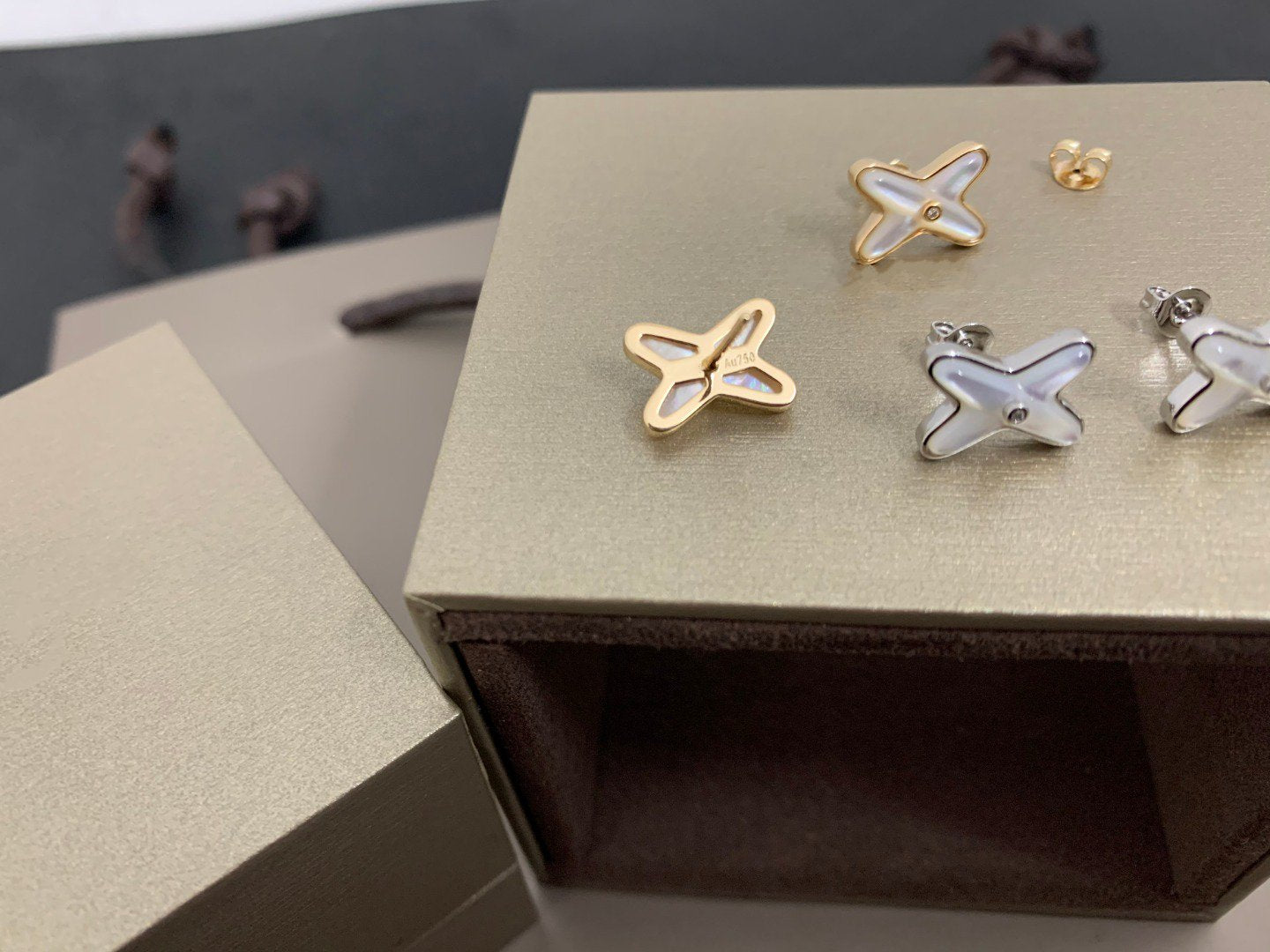 [AURORA]ジュー ド ホワイト モップ シルバー ダイヤモンド ピアス