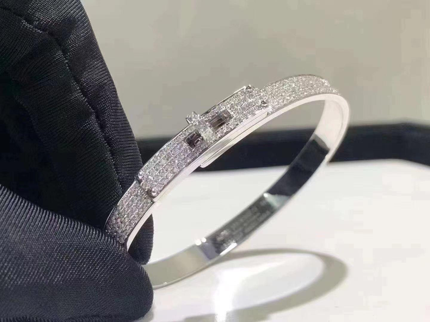 [AURORA]HM KELLY ARMBAND AUS SILBER MIT VOLLSTÄNDIGEM PAVE-DIAMANT