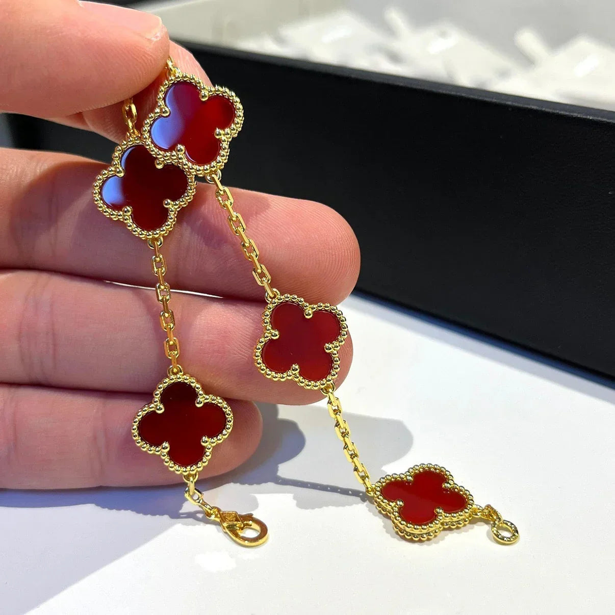 [AURORA]CLOVER 5 MOTIF RED CORNELIAN BRACELET COLLECTION