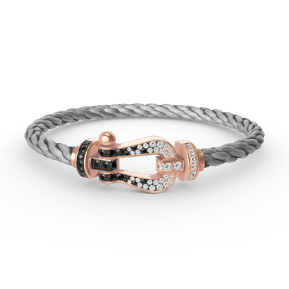 [AURORA]FORCE GROSSES HUFEISENARMBAND MIT SCHWARZ-WEISSEN DIAMANTEN UND ROSÉGOLD