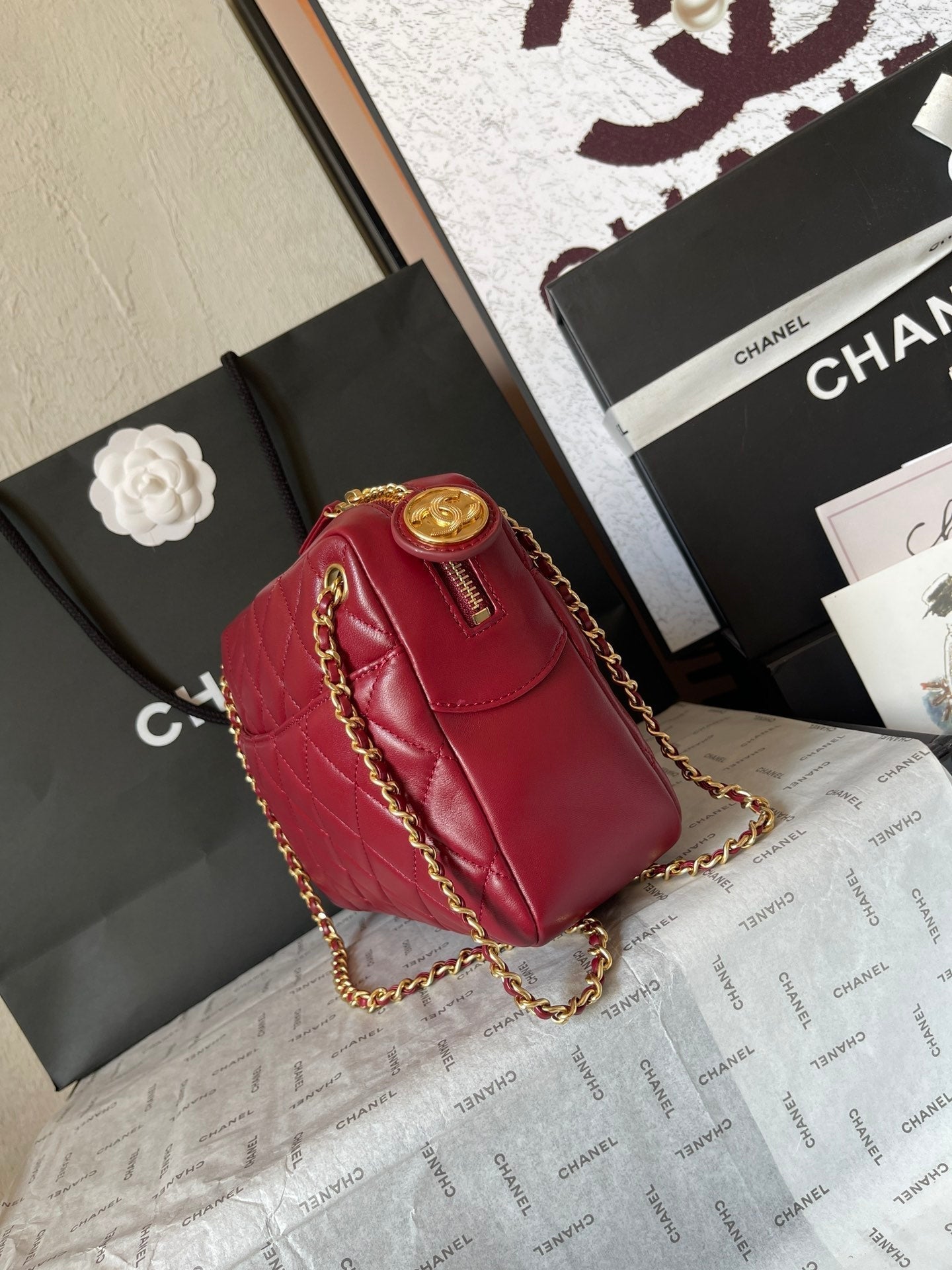 CAMERA BAG 24 IN RED QUILTED LAMBSKIN DOUBLE C GOLD COIN