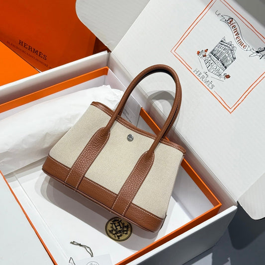 GARDEN PARTY 23CM IN WHITE TOILETS COTTON CANVAS AND BROWN CALFSKIN