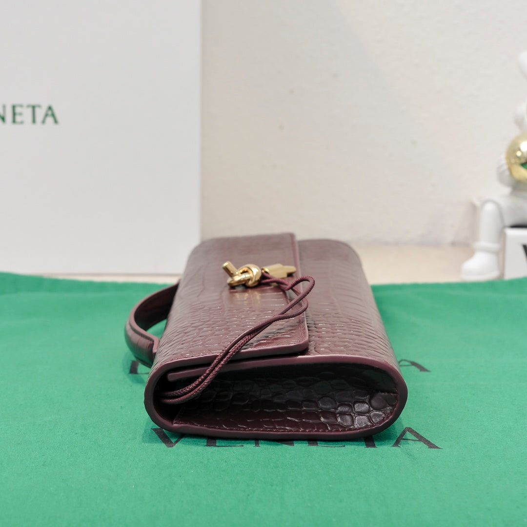 BV Long Clutch Andiamo 31 Burgundy Crocodile Calfskin Ghw