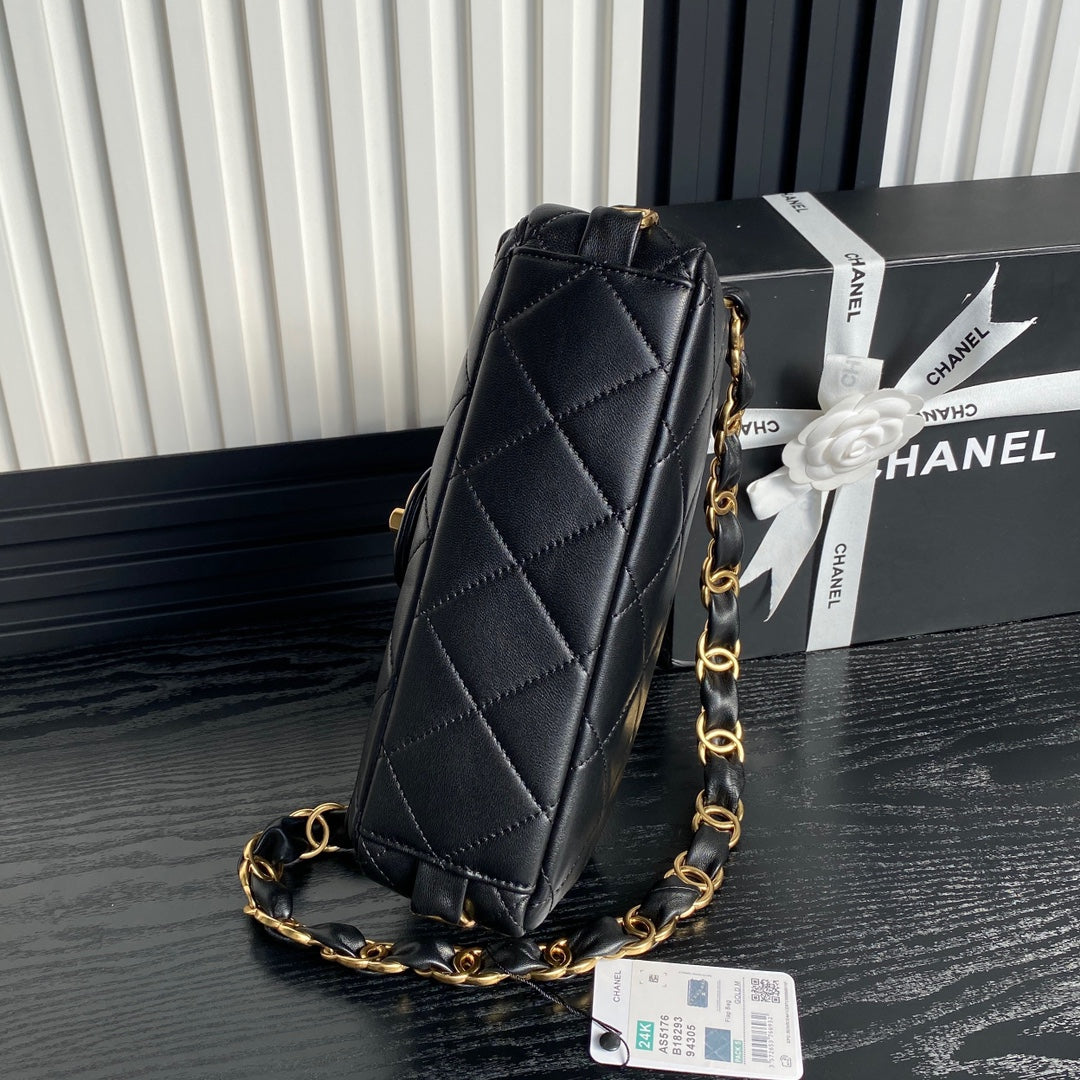 MEDIUM FLAP BAG 26 IN BLACK CALFSKIN GOLD DOUBLE C THICK CHAIN
