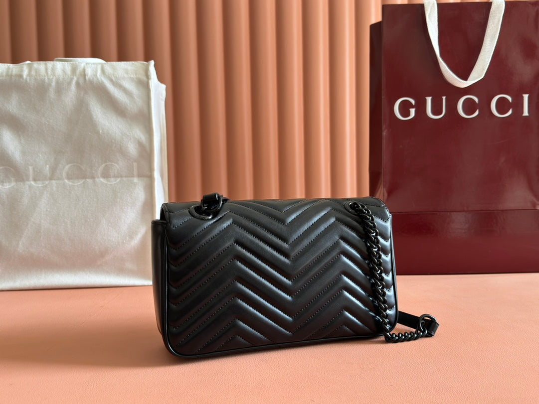 MARMONT SHOULDER BAG 26 IN BLACK CALFSKIN BLACK CHAIN
