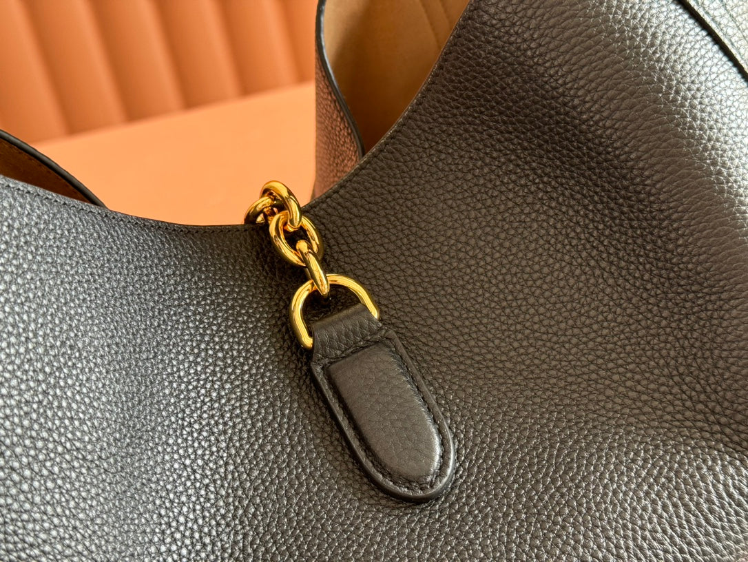SOFTBIT MAXI SHOULDER BAG 46 IN BLACK GRAINY LAMBSKIN