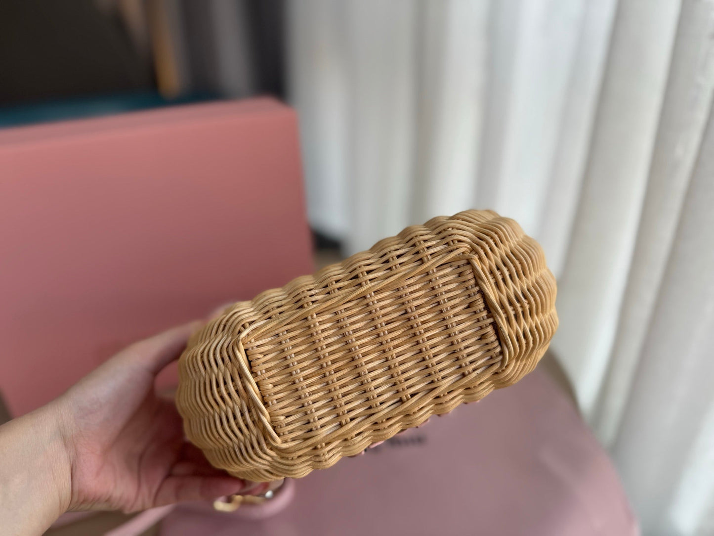 WANDER WICKER HOBO BAG 20 IN BROWN HANDWOVEN WITH PINK CALFSKIN LOGO
