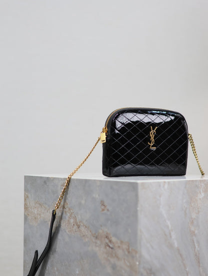 GABY ZIPPED POUCH 19 IN BLACK GLOSSY LAMBSKIN GOLD HARDWARE