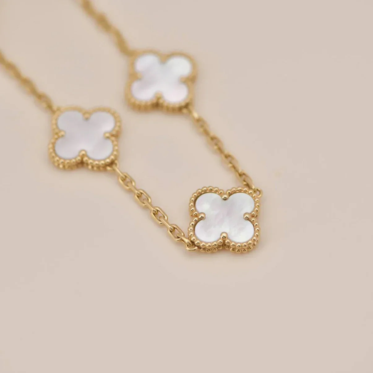 [AURORA]CLOVER WHITE PEARL MOP 5 MOTIF BRACELET COLLECTION