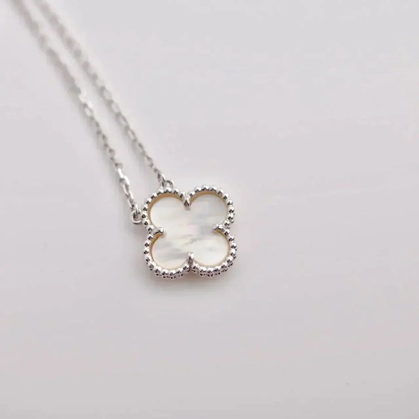 [AURORA]CLOVER  15MM WHITE MOTHER-OF-PEARL SILVER