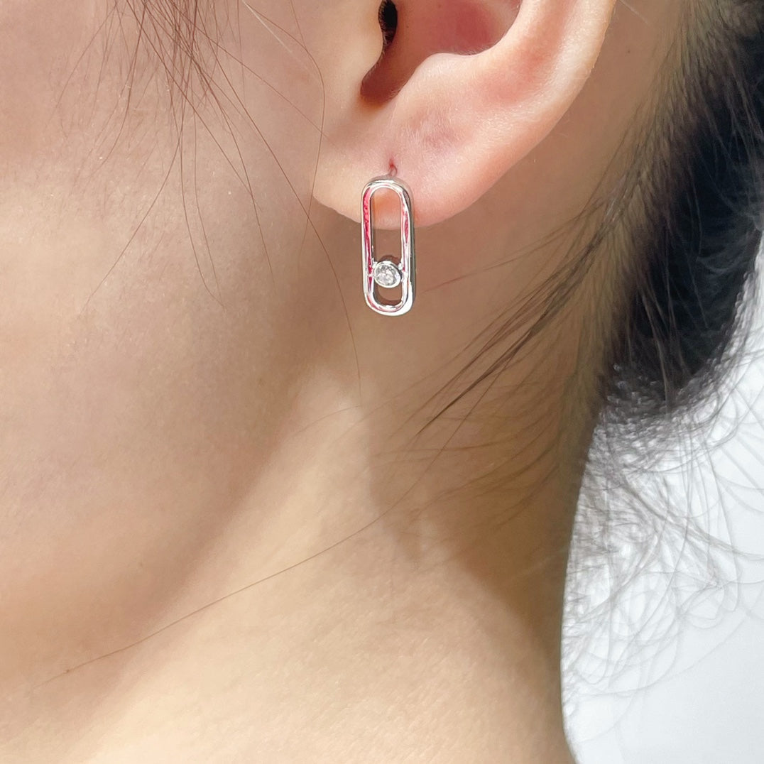 [AURORA]MOVE UNO SMALL 1 DIAMOND EARRINGS