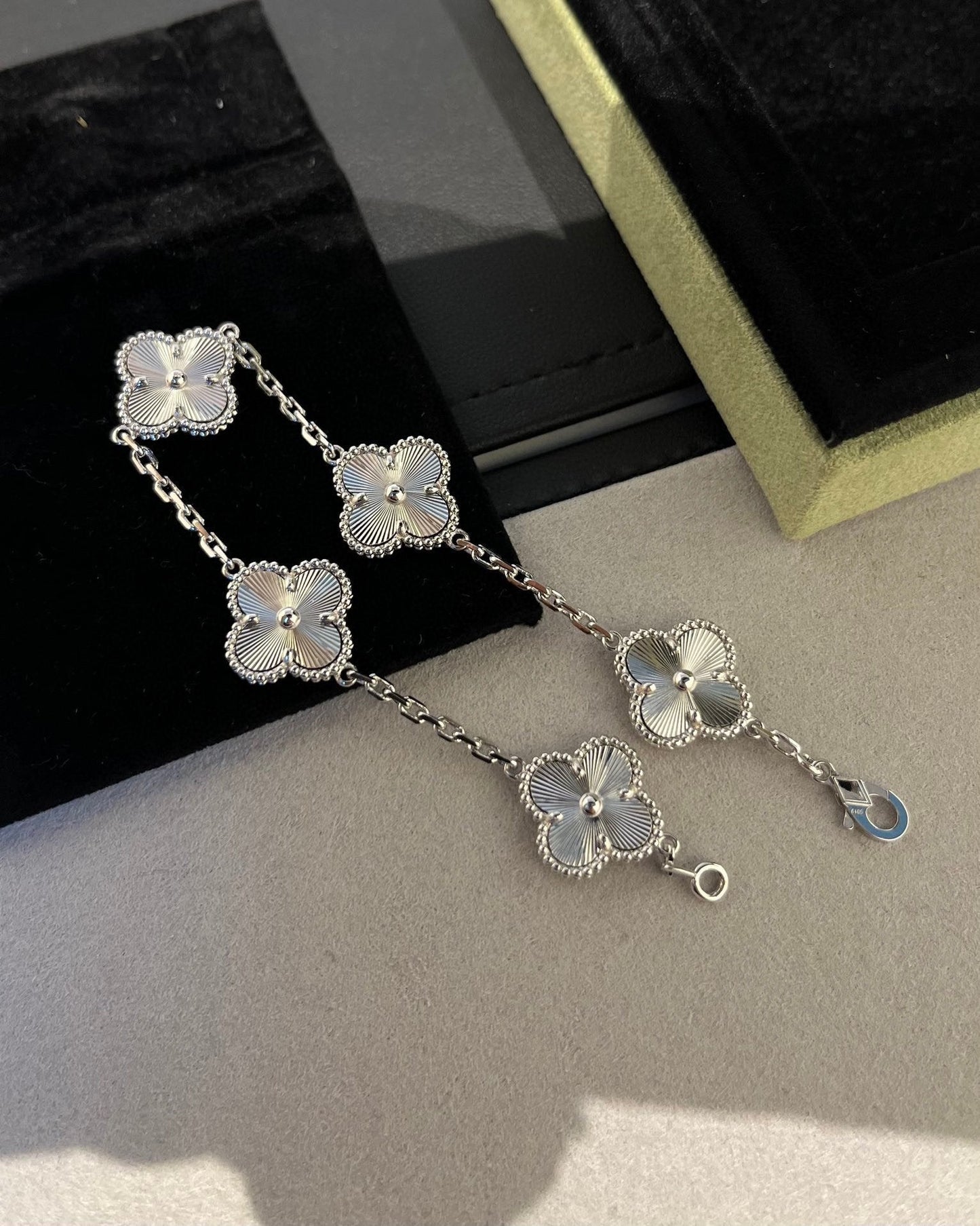 [AURORA] CLOVER 5 MOTIF LASER BRACELET COLLECTION